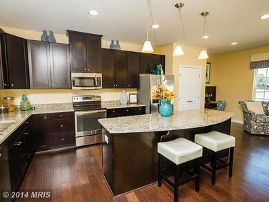 916 Magnolia Blossom Ct, Sykesville, MD 21784 - photo 3