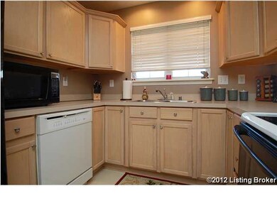 8803 Fox Chase Place, Louisville, KY 40228 - photo 5