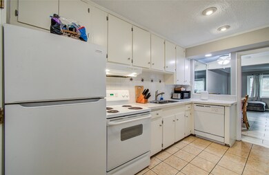 11609 Chimney Rock Rd unit B, Houston, TX 77035 - photo 7