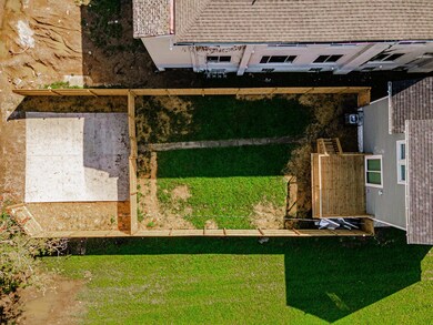 1210 E Whittier St 023