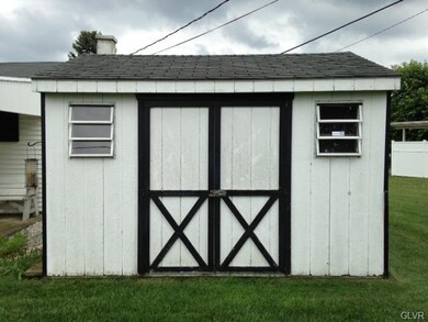 570 Miller Ln, Whitehall, PA 18052 - photo 7