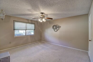 18042 N Highwood Ct, Sun City, AZ 85373 - photo 4