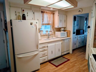 29081 US HWY 19N Lot 335 India Dr, Clearwater, FL 33761 - photo 6