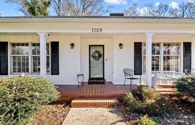 1028 Hunter St, Statesville, NC 28677 - photo 2