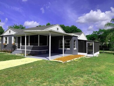 Two porches and separate entrances for generationa