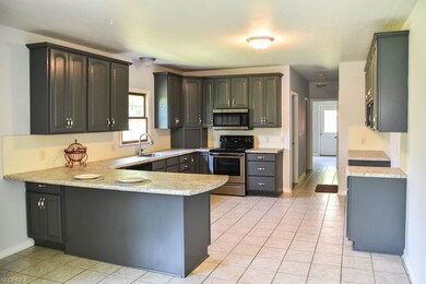 Stunning new kitchen! Modern colors and tons of sp