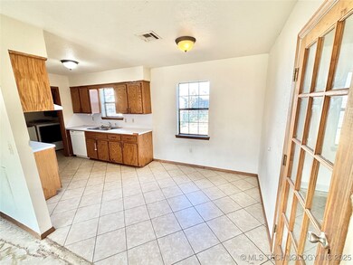 1103 E Kaniatobe Ln, Stigler, OK 74462 - photo 4