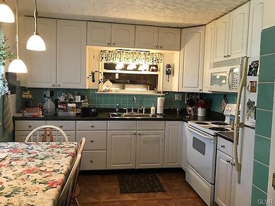 944 E Lynnwood St, Allentown, PA 18103 - photo 6