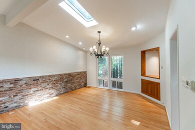 9008 Honeybee Ln, Bethesda, MD 20817 - photo 5