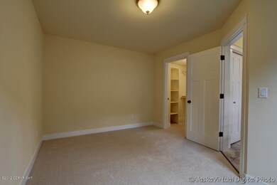 Main level Bedroom w/Walkin Closet