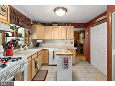 252 W Centre St, Woodbury, NJ 08096 - photo 6