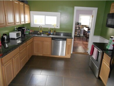 Eat In / Breakfast Nook
