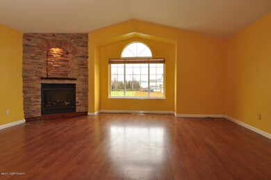 large laminate Great Room -