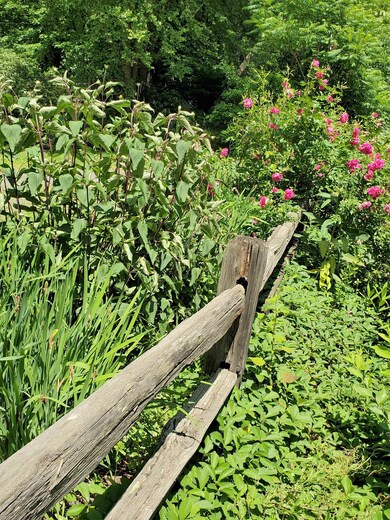 2 Sand Hill Rd, Putney, VT 05346 - photo 3