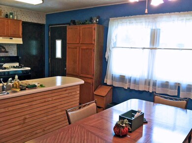 dining/kitchen