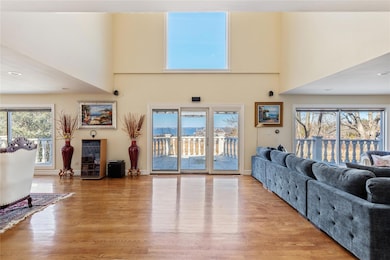 15 Hoffstot Ln, Port Washington, NY 11050 - photo 6