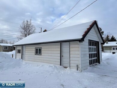 511 3rd St NE, Chisholm, MN 55719 - photo 2