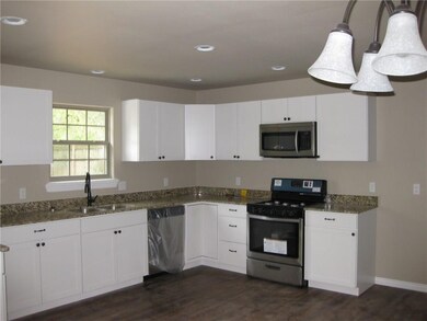 562 Costales Ln, Bethel Heights, AR 72764 - photo 4