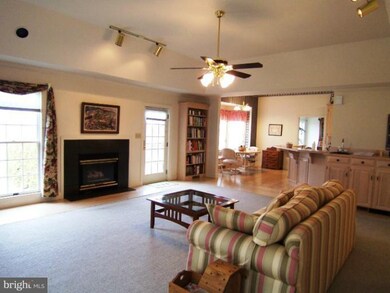 1590 Bunker Ct, Chambersburg, PA 17202 - photo 4