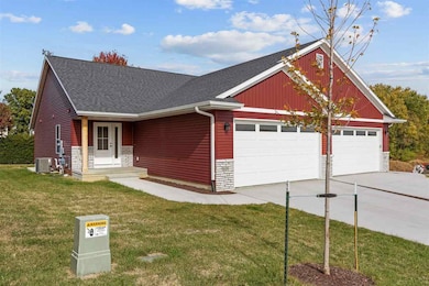 819 Prairie View Dr, West Branch, IA 52358 - photo 2