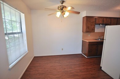 511 W Oak St unit 2, Weatherford, TX 76086 - photo 5
