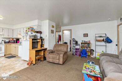 03-Unit 3 Living Room 20220802-DW-1288