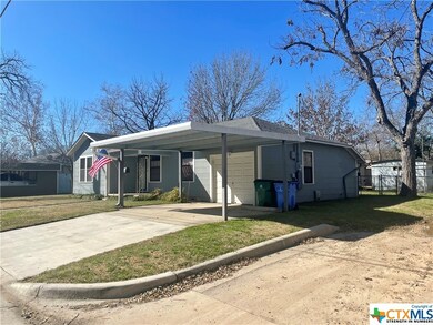 1124 N San Marcos St, Seguin, TX 78155 - photo 2