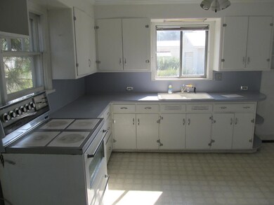 301 S Center St, Chewelah, WA 99109 - photo 4