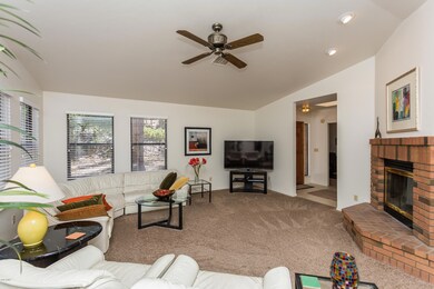 Laurel - Living Room (4)