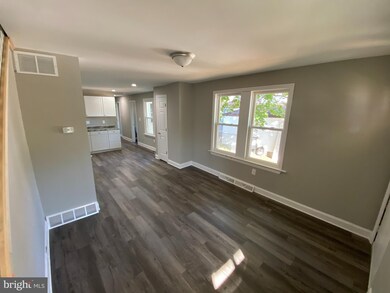 396 Dupont Ave, Paulsboro, NJ 08066 - photo 3