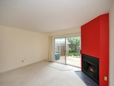 263-360043-livingroom 4