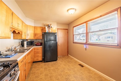 51 E Carroll Dr, Decatur, IL 62521 - photo 4