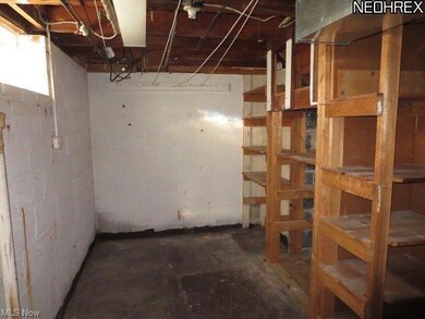Bsmt workshop/storage area