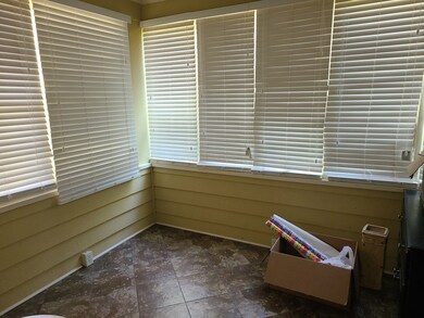 Sunroom/Laundry
