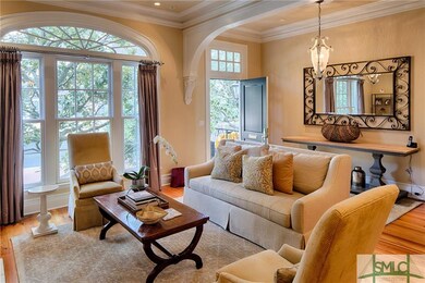 Living room with Palladian window overlooking Maco