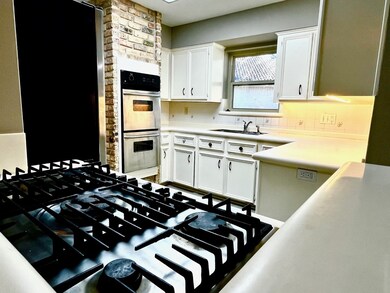 5918 Lawn Ln, Houston, TX 77088 - photo 3