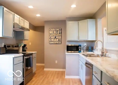 621 W 10th St, Indianapolis, IN 46202 - photo 5