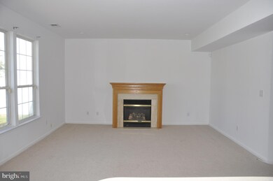 33 Greenbrook Dr, Columbus, NJ 08022 - photo 4