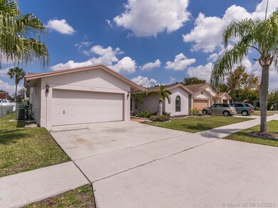 10081 SW 17th Ct, Davie, FL 33324 - photo 3