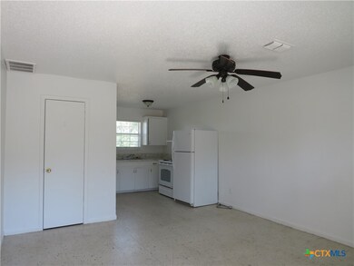 121 Wolf Rd unit 4, Copperas Cove, TX 76522 - photo 2