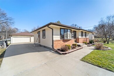 3021 Roblang Ct, Des Moines, IA 50317 - photo 3