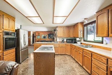 1625 Crow Rd, Merlin, OR 97532 - photo 4