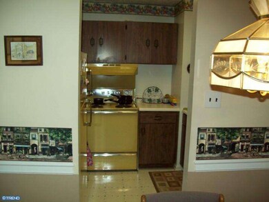 146 Riversedge Dr, Norristown, PA 19403 - photo 3