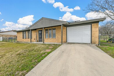 2584 Cattlebaron Dr, Fort Worth, TX 76108 - photo 3