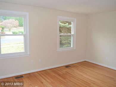 9504 Gunview Rd, Nottingham, MD 21236 - photo 6