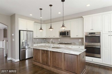 10677 Yorktown Ct, Fairfax, VA 22030 - photo 7