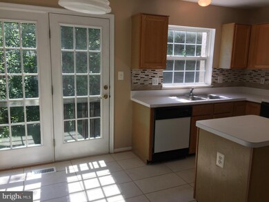 1882 Tiger Lily Cir unit 1, Woodbridge, VA 22192 - photo 4