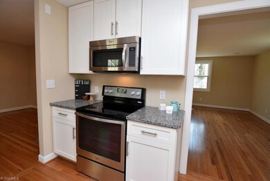 Kitchen new s/s appliances