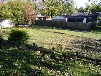 6806 Yvonne Ct, Louisville, KY 40228 - photo 2