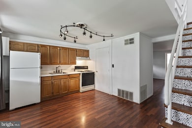 3229 Tartarian Ct, Halethorpe, MD 21227 - photo 5